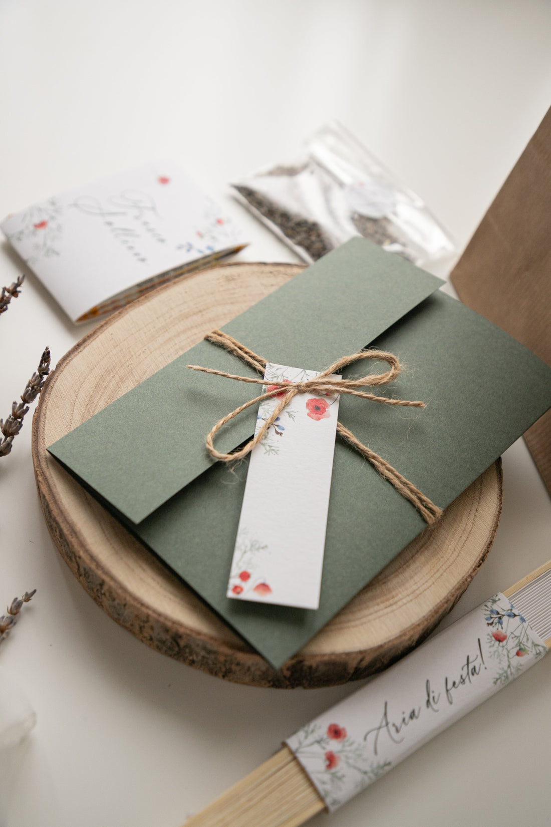Come scegliere le partecipazioni perfette per il tuo matrimonio?