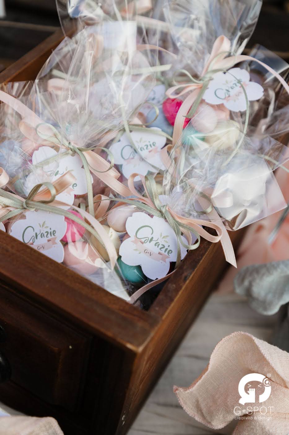 Matrimonio a tema Studio Ghibli di Gianluca e Valentina, con tableau su lanterne giapponesi, personaggi 3D, menù omamori e bomboniere furoshiki.