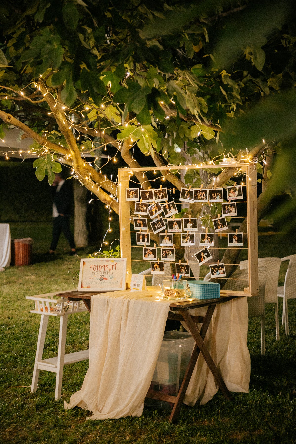 Matrimonio colorato di Chiara e Matteo a Villa Ca' Bianca, con partecipazioni ispirate ai disegni dei bambini, menù personalizzati e tableau in dialetto bolognese.