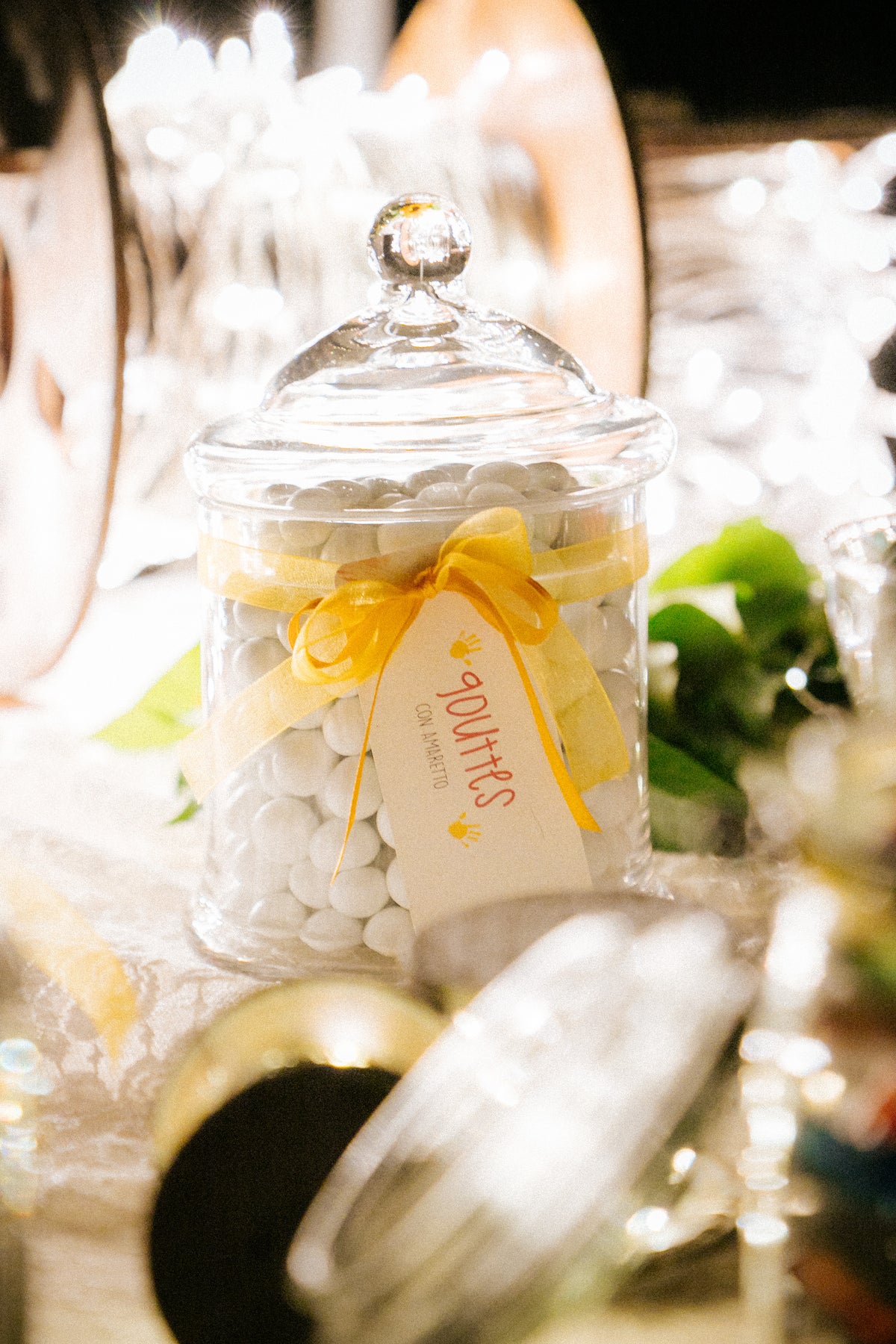 Matrimonio colorato di Chiara e Matteo a Villa Ca' Bianca, con partecipazioni ispirate ai disegni dei bambini, menù personalizzati e tableau in dialetto bolognese.