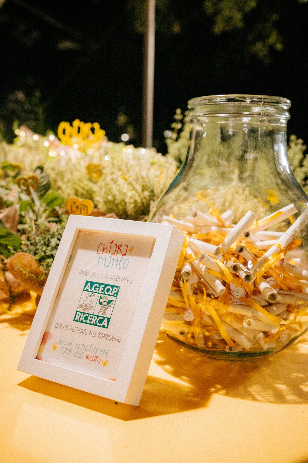 Matrimonio colorato di Chiara e Matteo a Villa Ca' Bianca, con partecipazioni ispirate ai disegni dei bambini, menù personalizzati e tableau in dialetto bolognese.
