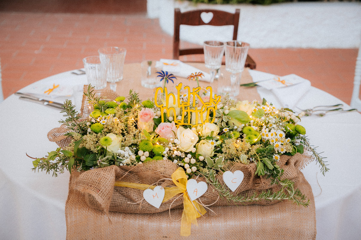 Matrimonio colorato di Chiara e Matteo a Villa Ca' Bianca, con partecipazioni ispirate ai disegni dei bambini, menù personalizzati e tableau in dialetto bolognese.