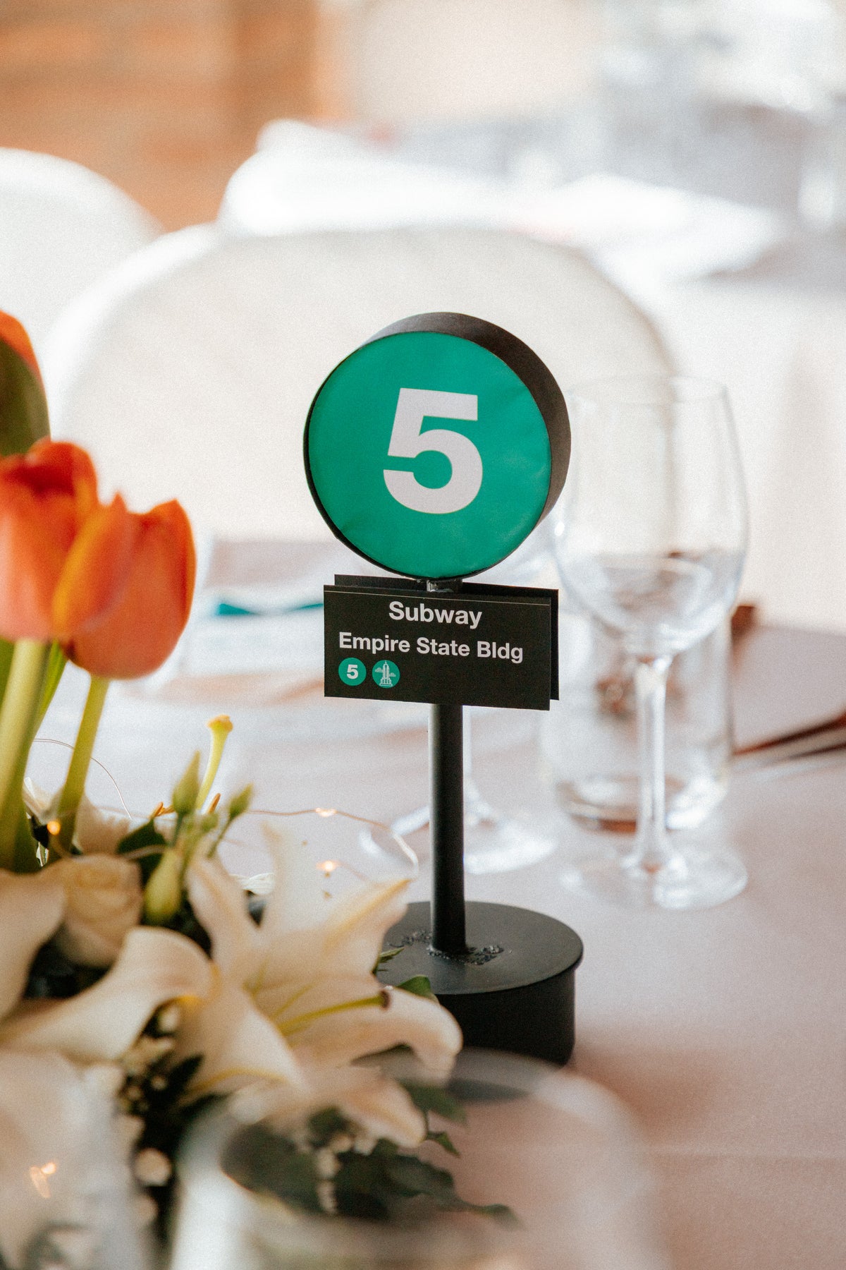 Wedding design a tema New York per Andrea e Ilaria, con tableau della metropolitana, menù coordinati e segnatavolo ispirati alla NYC Subway