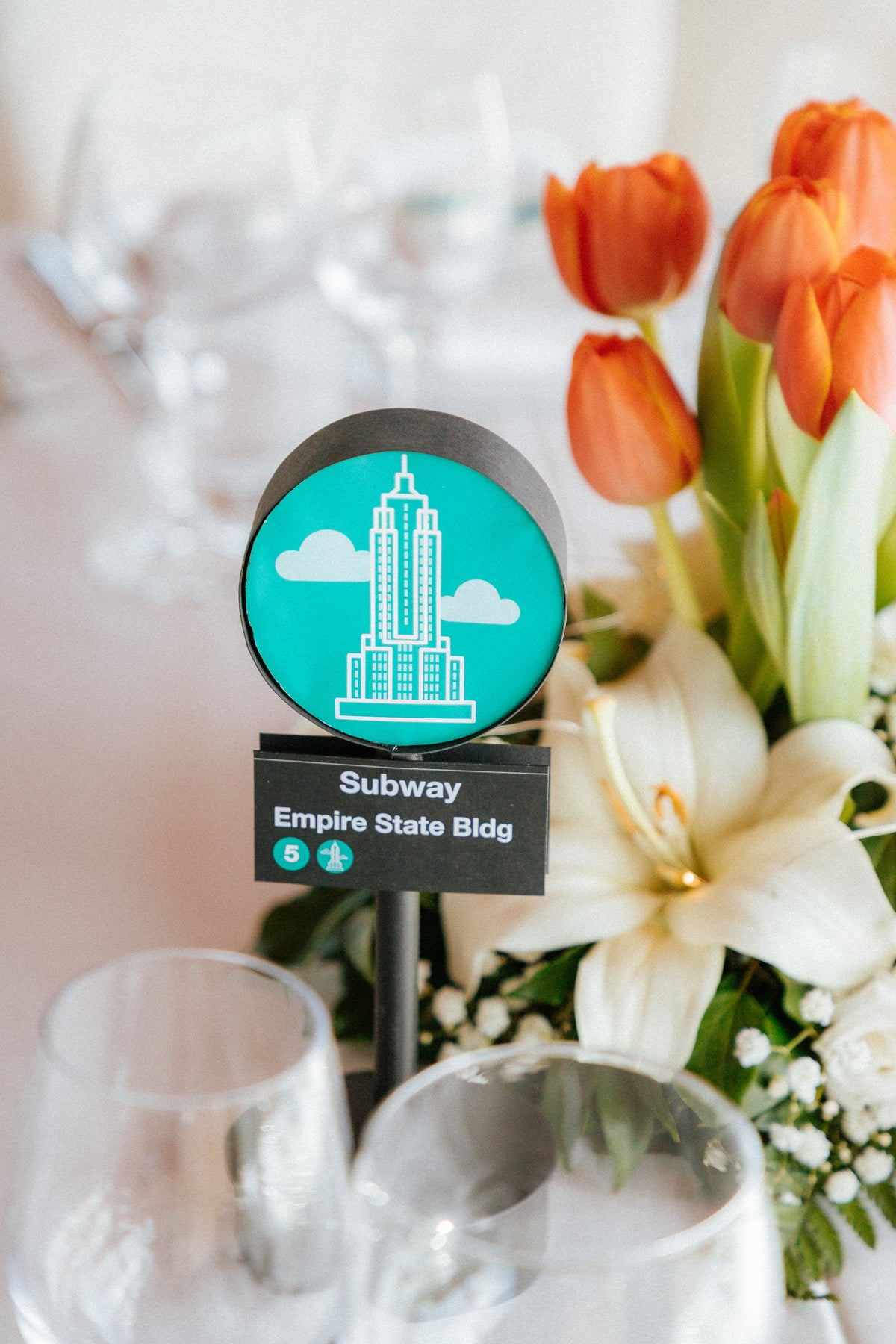 Wedding design a tema New York per Andrea e Ilaria, con tableau della metropolitana, menù coordinati e segnatavolo ispirati alla NYC Subway