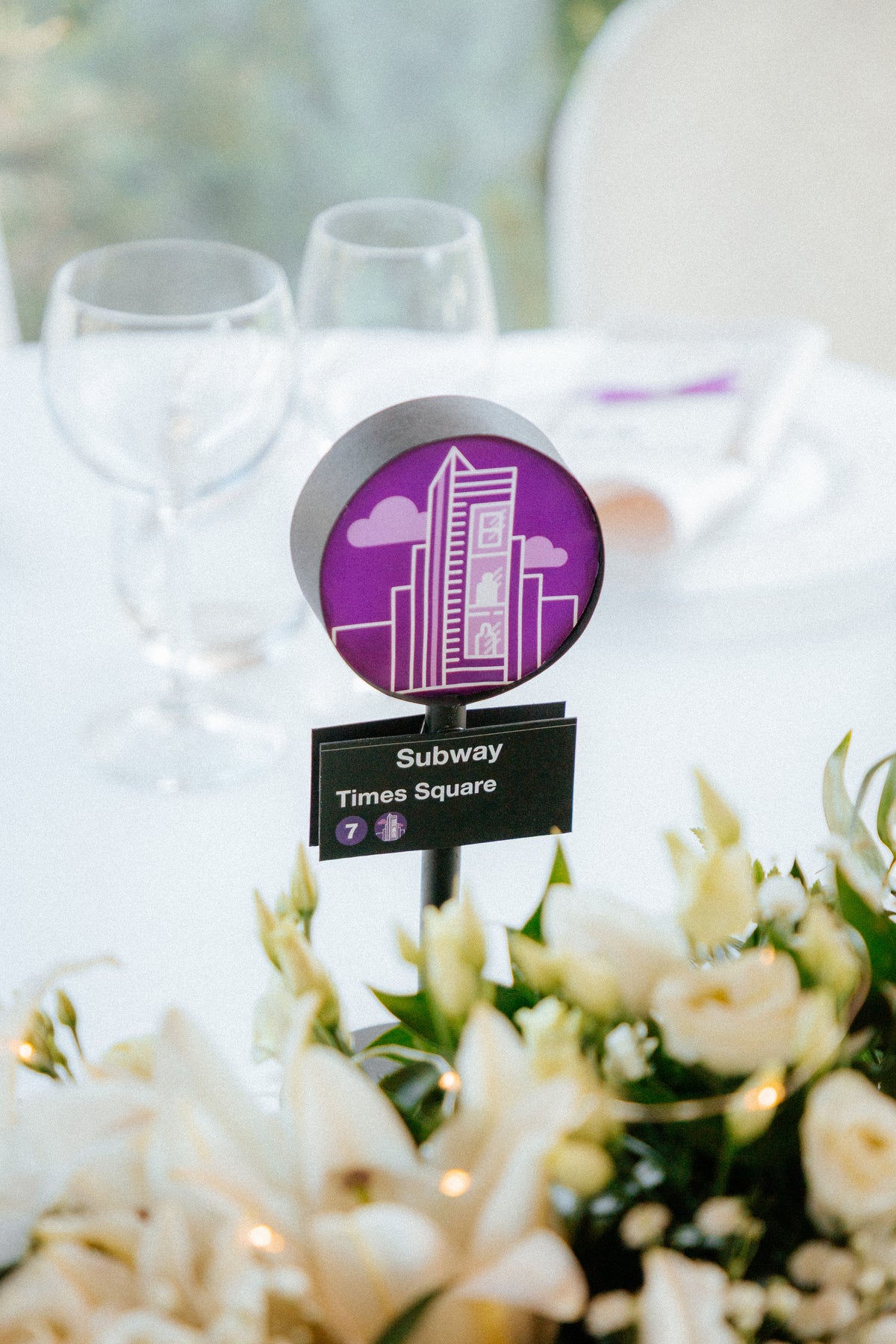 Wedding design a tema New York per Andrea e Ilaria, con tableau della metropolitana, menù coordinati e segnatavolo ispirati alla NYC Subway